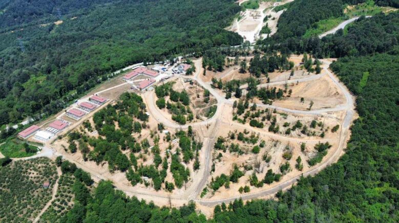 sokak hayvanlarina tabiatla ic ice yasam alani Bl1myczk