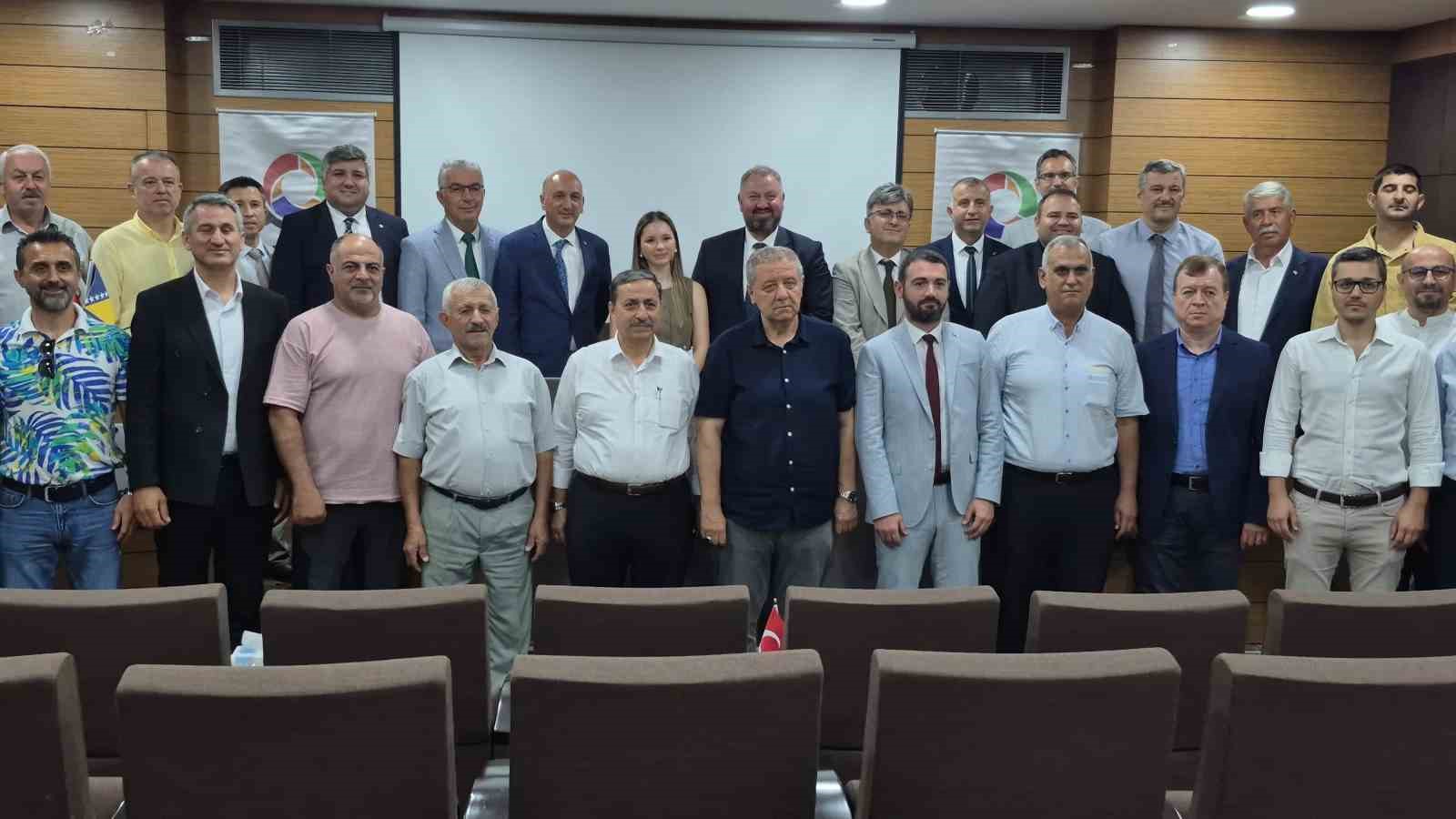 srebrenitsa soykiriminda hayatini kaybedenler turkiyede bosna milli marsi ile anildi