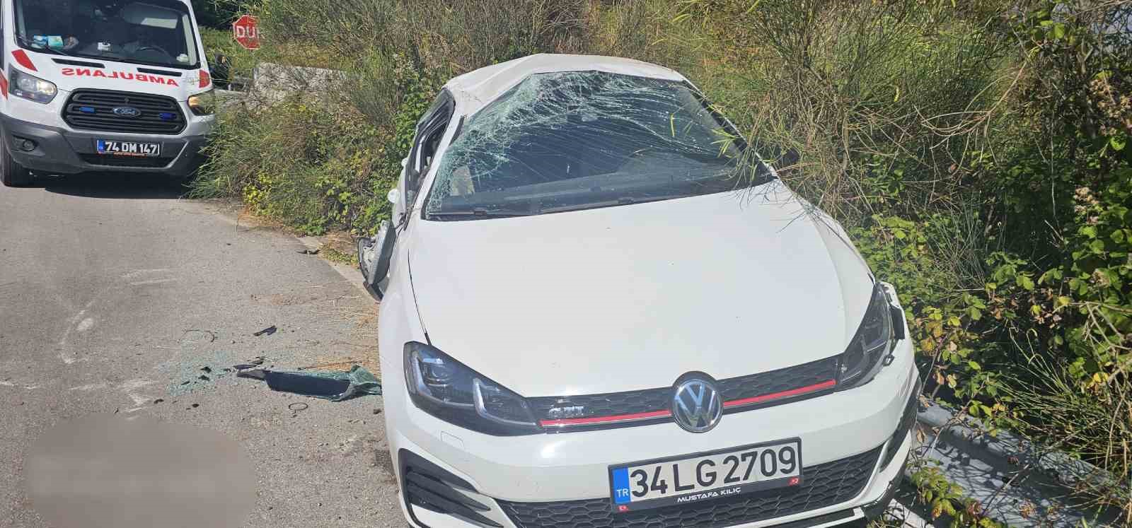 taklalar atan otomobil ucuruma yuvarlanmaktan son anda kurtuldu 5 yarali bWTgSEUi