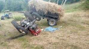 tarlada devrilen traktorun altinda kalan surucu agir yaralandi Msl6RMBx