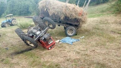 tarlada devrilen traktorun altinda kalan surucu agir yaralandi Msl6RMBx