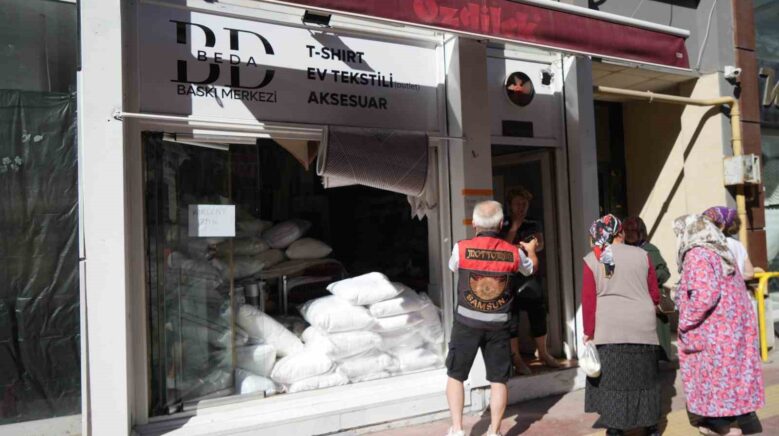 tekstil magazasindaki yangin faciaya donusmeden sonduruldu Ji3DJjyN