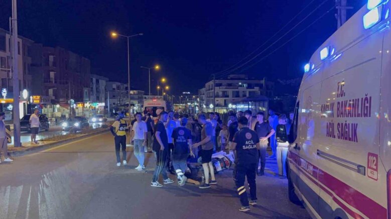 ters seritten u donusu yapan otomobil motosikletle carpisti 2 yarali yHywIECH