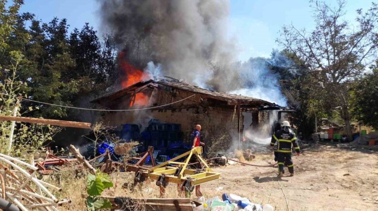 tokatta samanlikta cikan yanginda ciftcinin emekleri kul oldu uZczqrSp