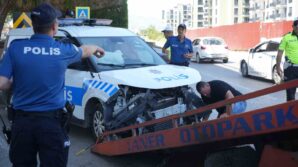 trafik kazasi ihbarina giden polis araci ile otomobil carpisti 4 yarali l5EqMjuJ
