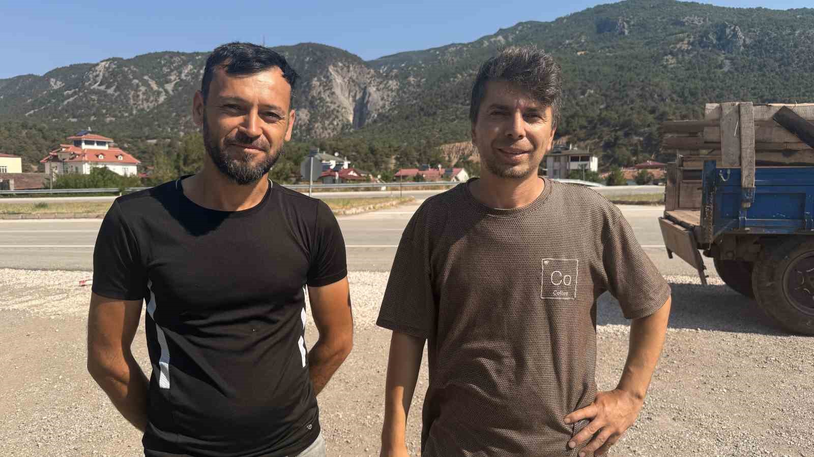 traktor sambreli ile rafting yaptilar