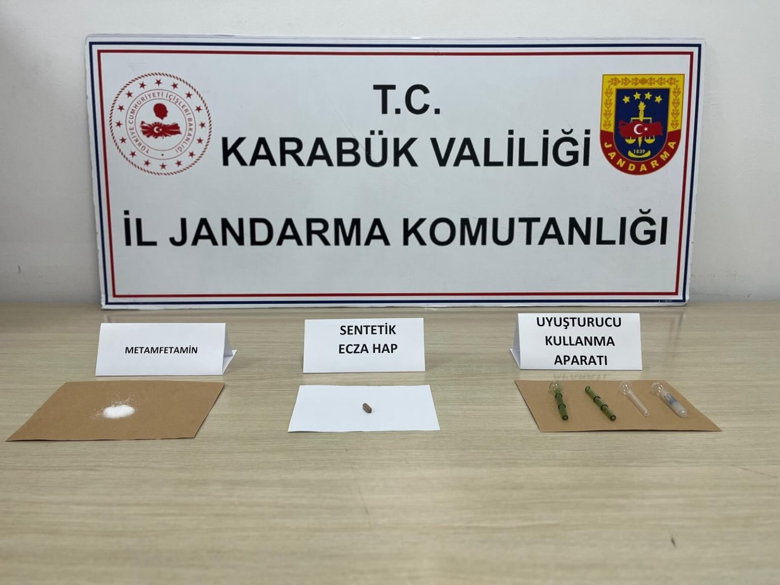 uyusturucu operasyonunda 3 kisi yakalandi 4afXwPv6