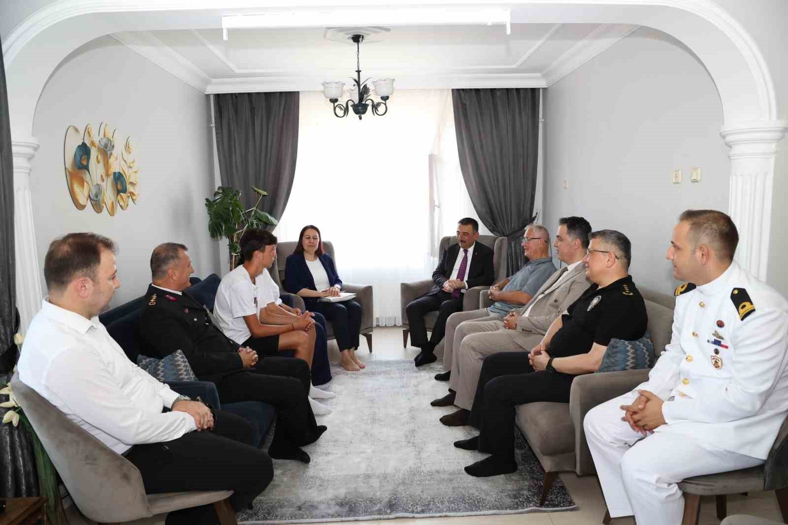 vali hacibektasoglundan sehit ailesine ziyaret 1tShXQk9