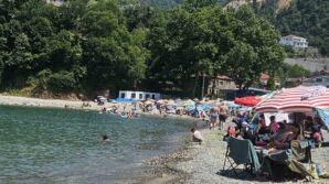 vatandaslar sicak havada deniz keyfi yasadi UMjkXuX8