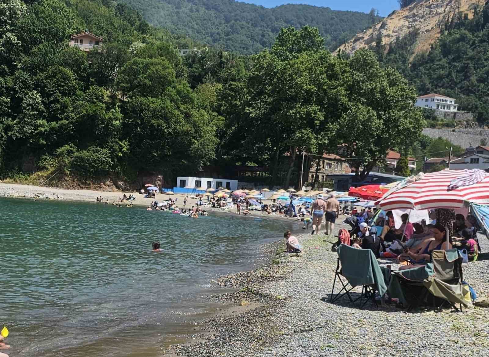 vatandaslar sicak havada deniz keyfi yasadi UMjkXuX8