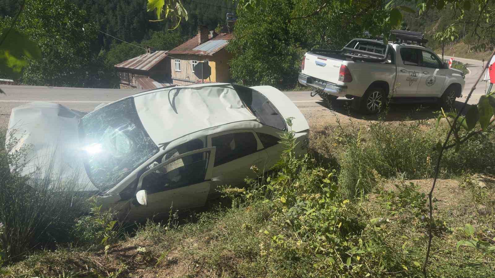viraji alamayan otomobil sarampolde takla atti 1 olu