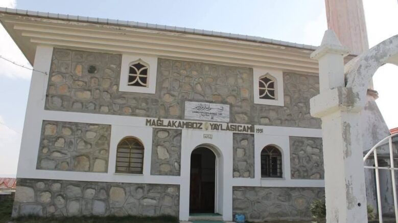 yangin cikan cami buyuk hasar aldi kuran i kerimler zarar gormedi AjDg9Egu