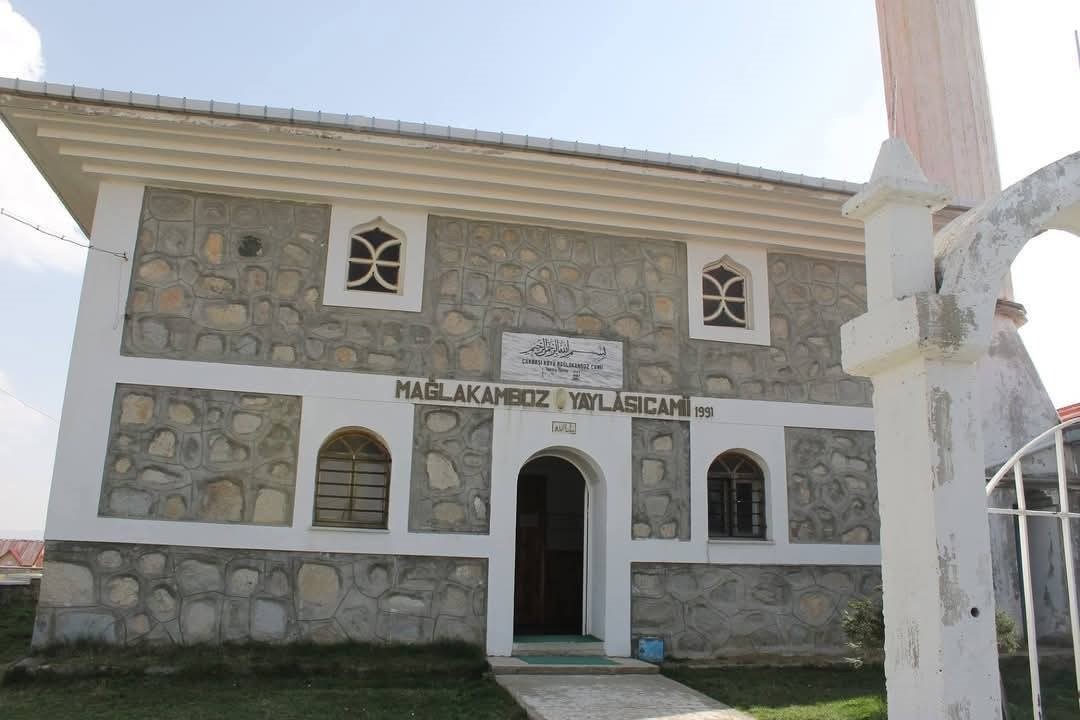 yangin cikan cami buyuk hasar aldi kuran i kerimler zarar gormedi AjDg9Egu