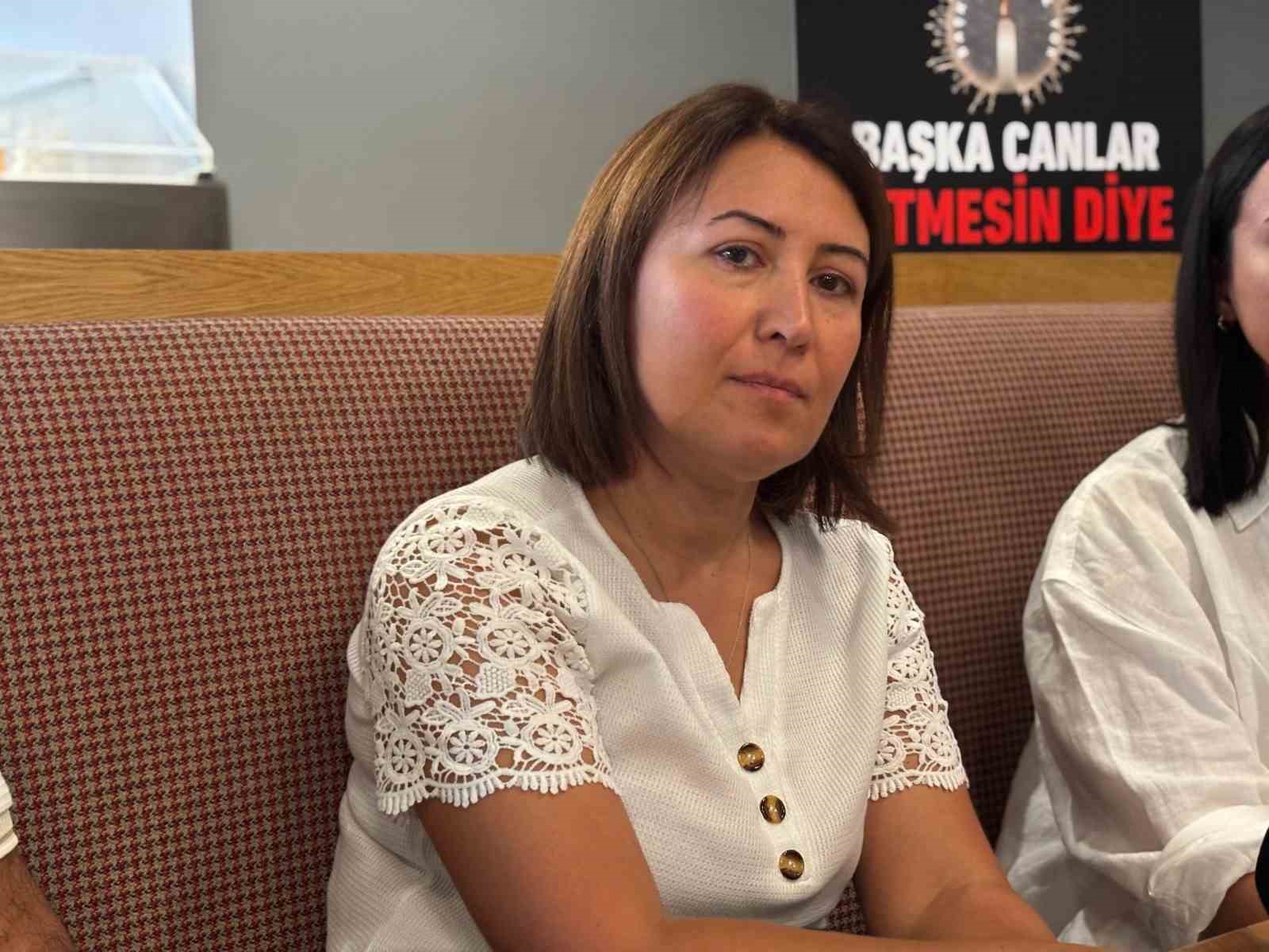 yanginda oglunu kaybeden psikiyatrist anne meslegimi yapabiliyor olsam tedavi ederdim sizi