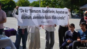 yatili yaz kuran kursu ogrencilerinden coskulu final itudeki pankarti actilar nUVINkgG