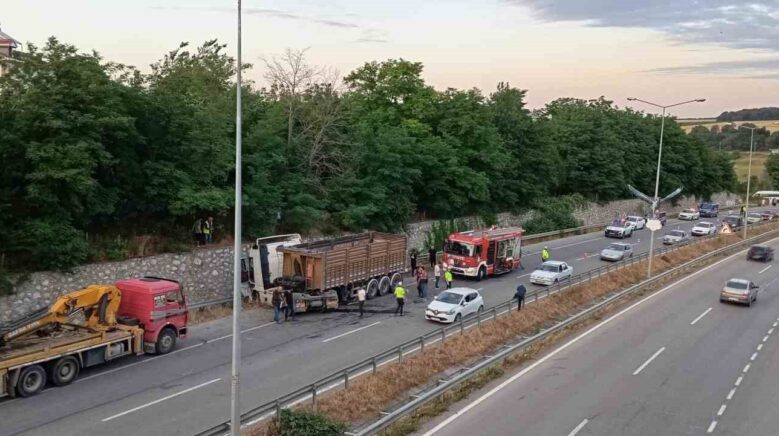 yola dusen tomruk kazaya yol acti traktor surucusu agir yaralandi wJFXG335