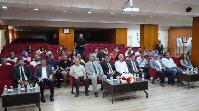 20 farkli ilden kastamonuya gelen turkce ogretmenlerine yapay zeka egitimi verilecek ODx68HYb