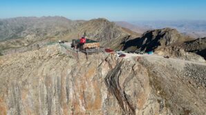 3 bin metredeki mescid yorede kirklarin bulusma yeri inanciyla aniliyor 6rn1eV5T