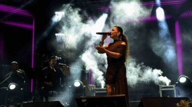 35 uluslararasi kultur ve sarimsak festivalinde merve ozbey ve hasan yilmaz ruzgari esti X5O9TAh4