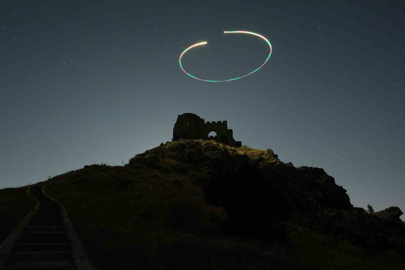 700 yillik kov kalesinde perseid meteor yagmuru buyuledi DC2jkEQv