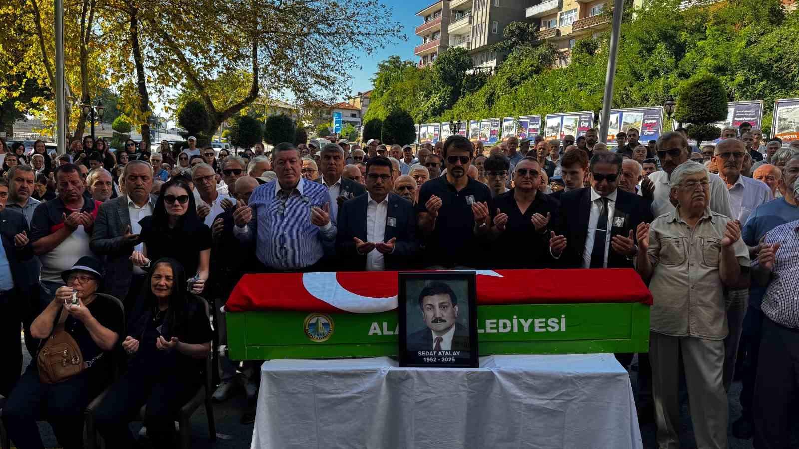 alapli eski belediye baskani topraga verildi L7VTwHWX
