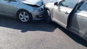 alaplida iki otomobil kafa kafaya carpisti eQVSJzSt