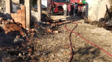 alevlere teslim olan ahsap ev kule dondu KNCBdDF5