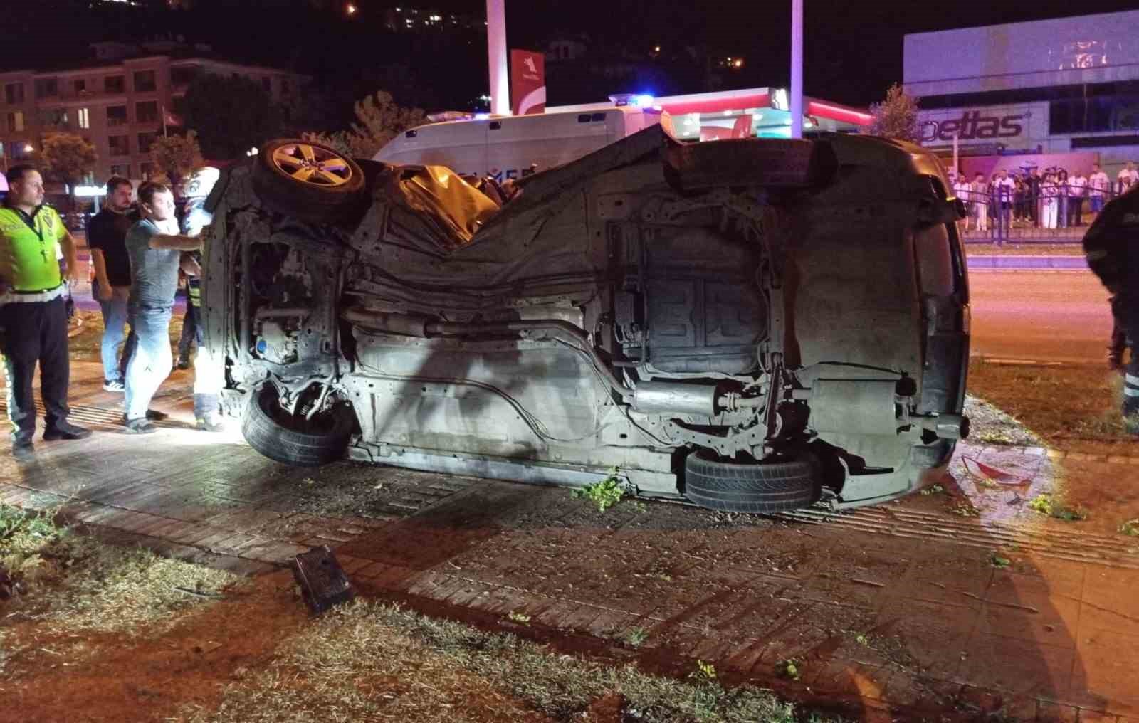 amasyada otomobil carptigi agaci kokunden soktu 2 yarali nUnf3hIQ