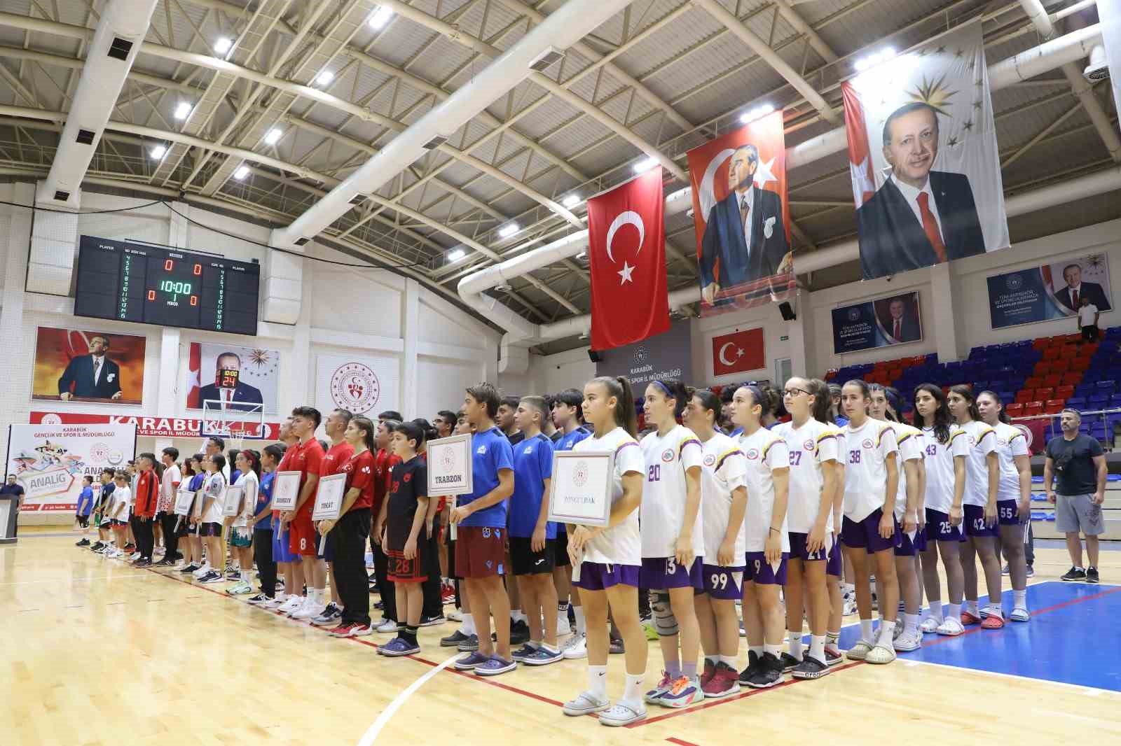 analig basketbol yari final musabakalari basladi OAFZEgia