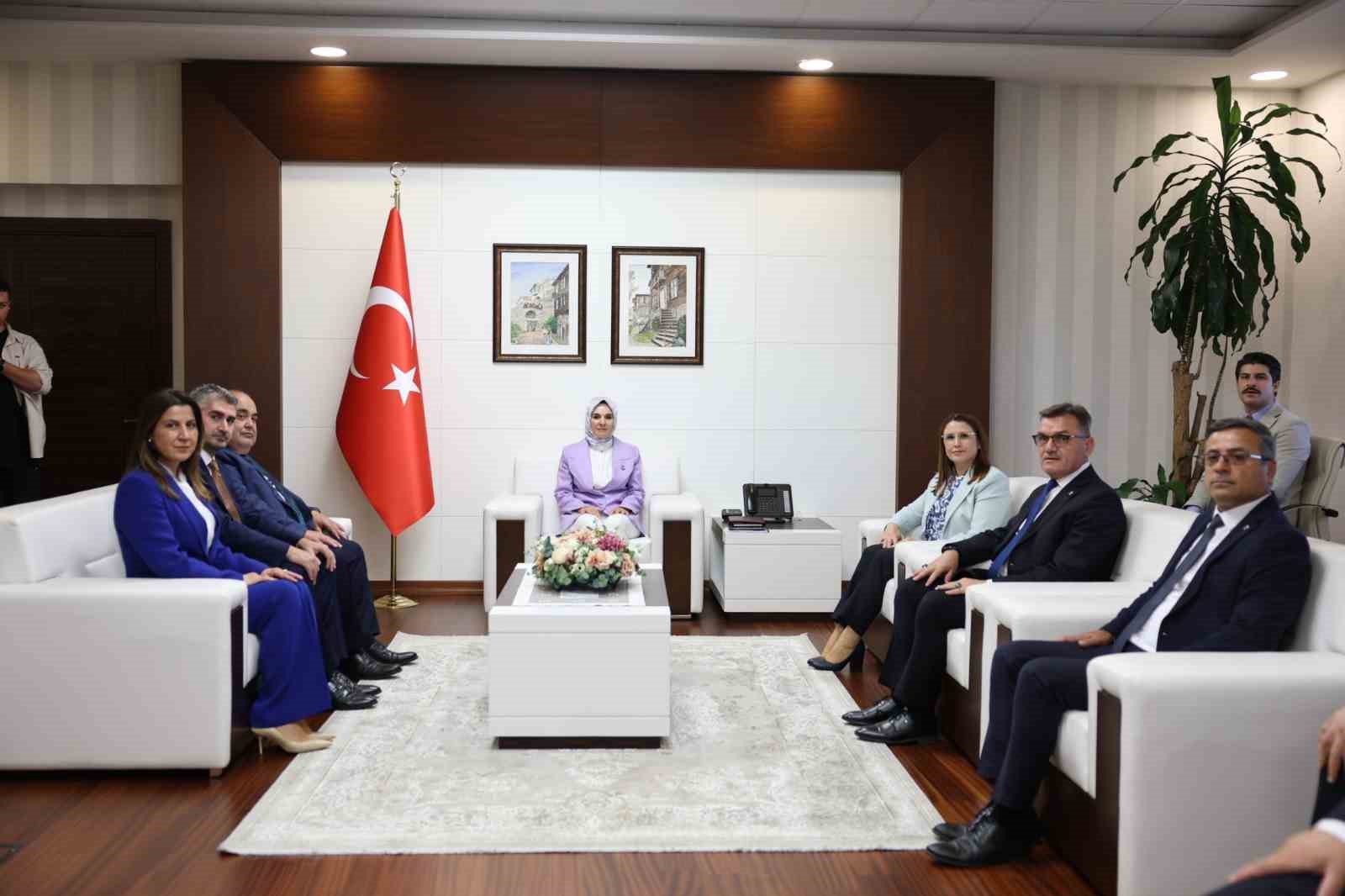 bakan goktas sosyal politikalarimizi kimseyi geride birakmama ilkesiyle gerceklestiriyoruz