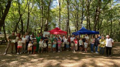 bartinda aile yili temali ailemle ormanda etkinligi F8w1Lk4a