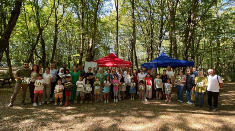 bartinda aile yili temali ailemle ormanda etkinligi F8w1Lk4a