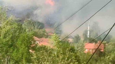 bartinda orman yangini alevler ruzgarin etkisiyle yerlesim yerini tehdit ediyor 7WOTvk2y