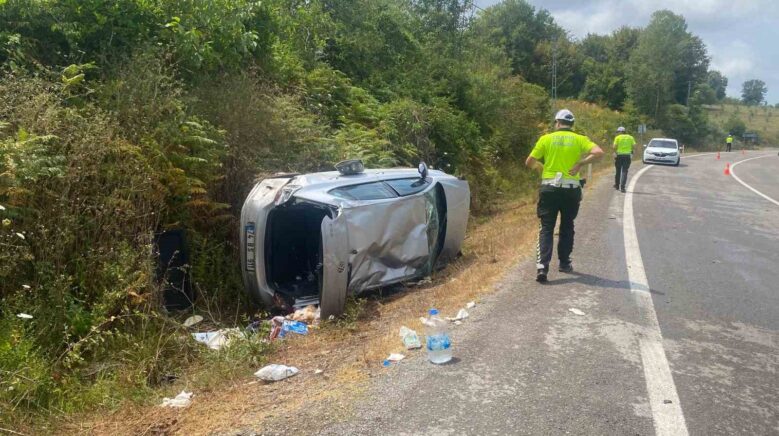 bartinda yoldan cikan otomobil devrildi 3 yarali WshR6nSK