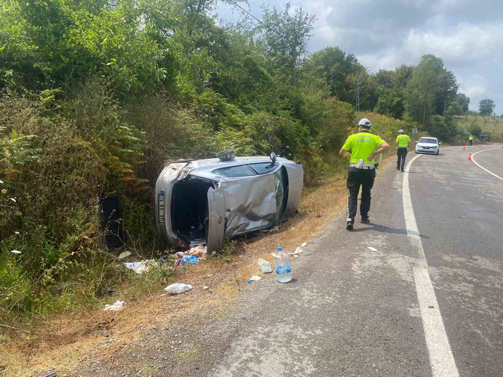 bartinda yoldan cikan otomobil devrildi 3 yarali WshR6nSK
