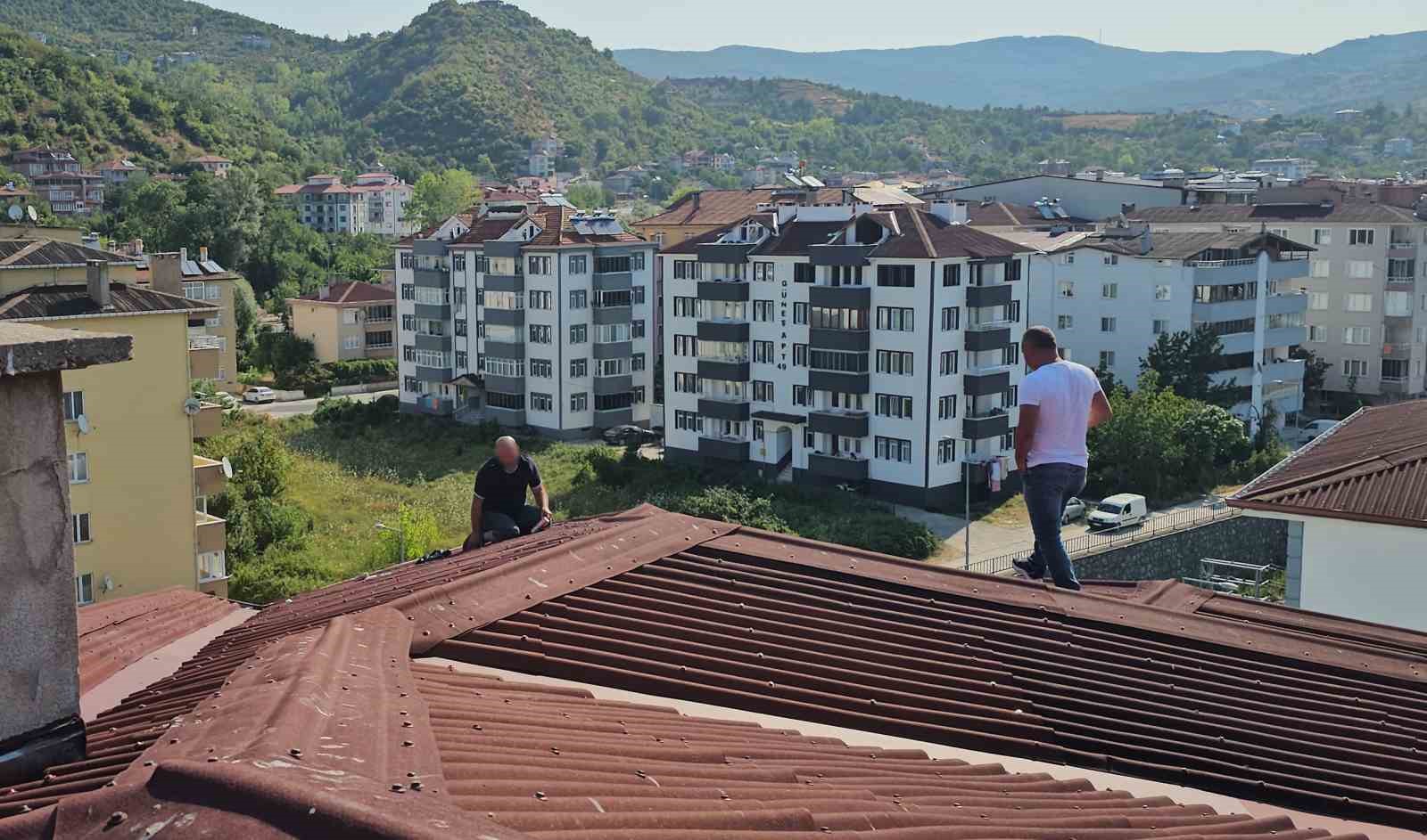 binanin catisina cikan alkollu sahsi ikna etmek icin 3 saat cabaladilar 3OEYcZpv