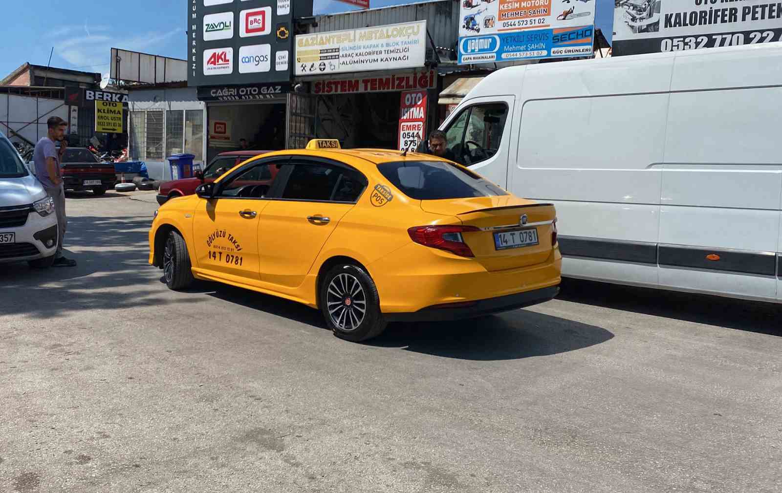 boluda alkollu yolcu taksi soforune kurusiki silah cekti mnMd6Fja