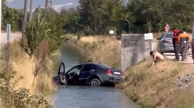 boluda otomobil sulama kanalina uctu aY5gGdZF