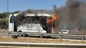 boluda seyir halindeki midibus alev alev yandi Obn9VwGY