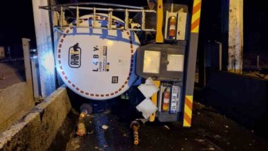 boluda tanker giselere carpip devrildi 1 yarali vZXN8XsA