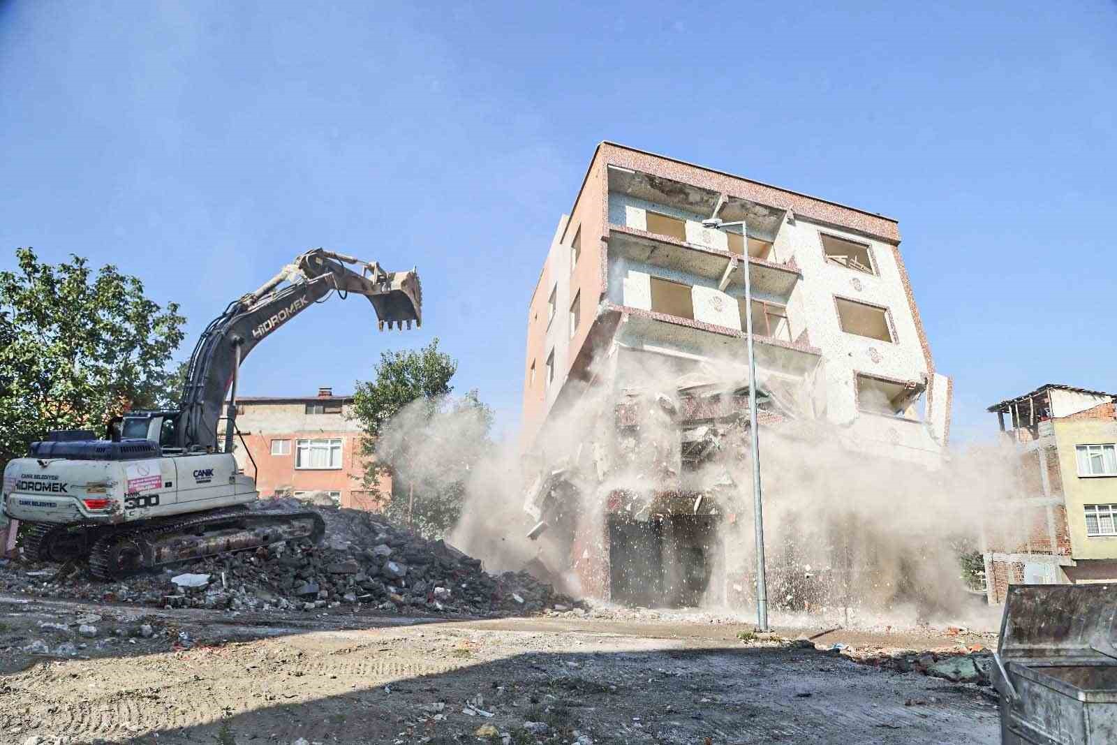 canikte depreme dayaniksiz 741 bina yikiliyor VYJrIgeu