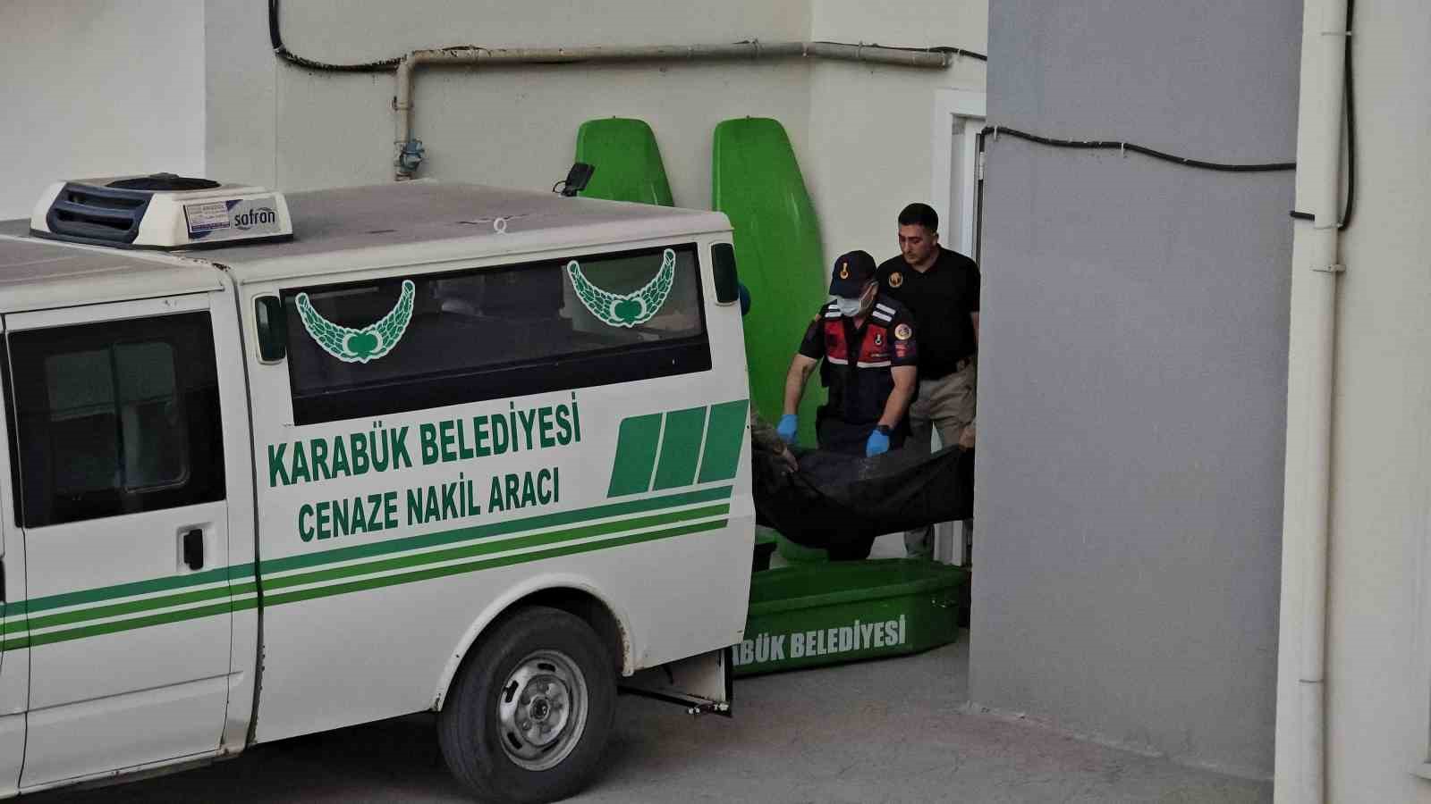 cezaevinden izinli cikip esinin evini atese verdi WNGtP3OQ
