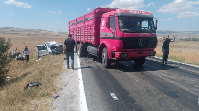 corumda 5 arac birbirine girdi 10 yarali byPbzfTl