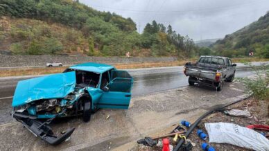 depo bakimi yapan ekibin aracina carpan otomobil hurdaya dondu sjIcdzcN
