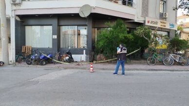 evinin onunde tufekli saldiriya ugradi qBeSyNEn