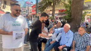 fenerbahce taraftarlari mourinhonun gidisini cekme helva dagitarak kutladi 4Huql78r