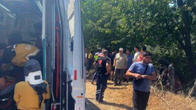 findik iscilerini tasiyan traktor devrildi 4 yarali xqt3iQ9l