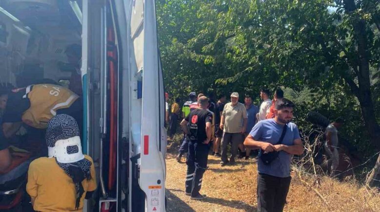 findik iscilerini tasiyan traktor devrildi 4 yarali xqt3iQ9l