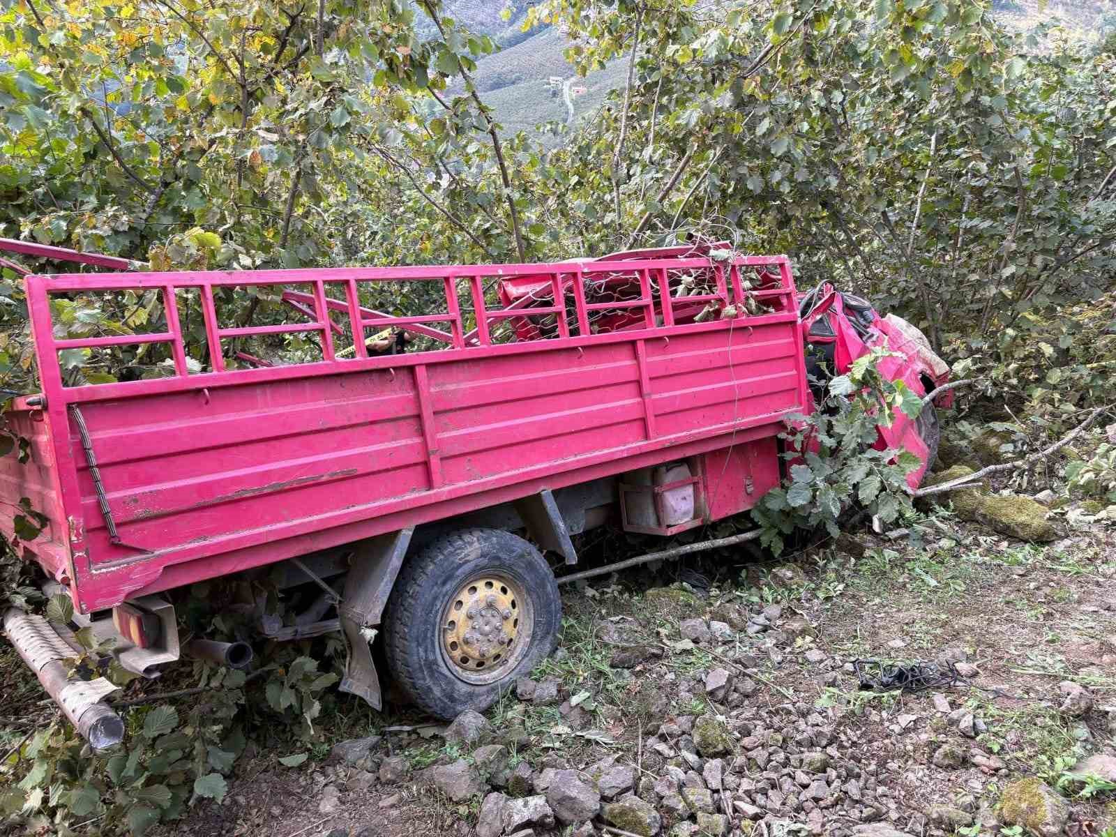 giresunda kamyonet findik bahcesine yuvarlandi 4 olu 1 yarali LWASIAbd