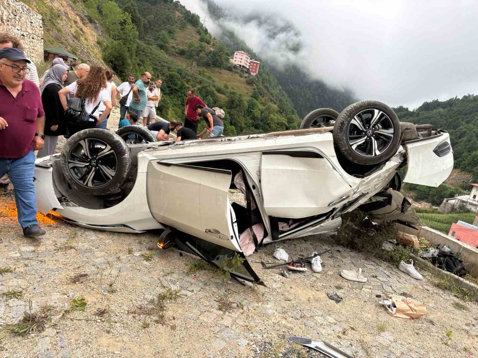 goksu travertenlerinde 4 kisinin yaralandigi trafik kazasi guvenlik kamerasina yansidi SA7JyStB